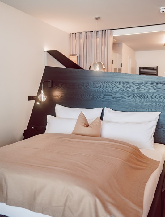 Doppelbett im Luxus-Apartment im Aparthotel JoAnn in Kleinarl