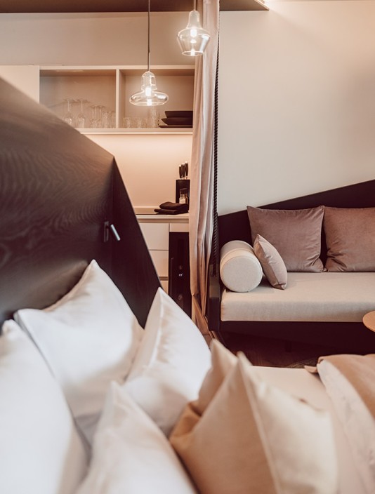 Wohnbereich im Luxus-Apartment im Aparthotel JoAnn in Kleinarl