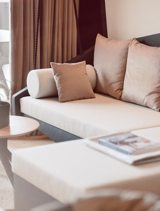Gemütliche Couch im Luxus-Apartment im Aparthotel JoAnn in Kleinarl