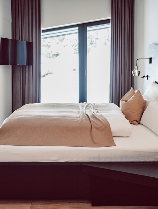 Doppelbett im Luxus-Apartment im Aparthotel JoAnn in Kleinarl