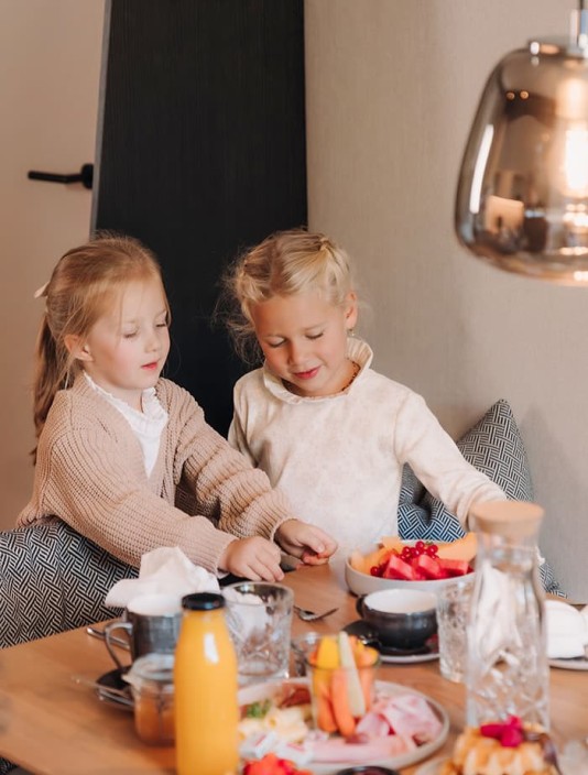 Frühstücken mit Köstlichkeiten aus der Frühstücksbox
