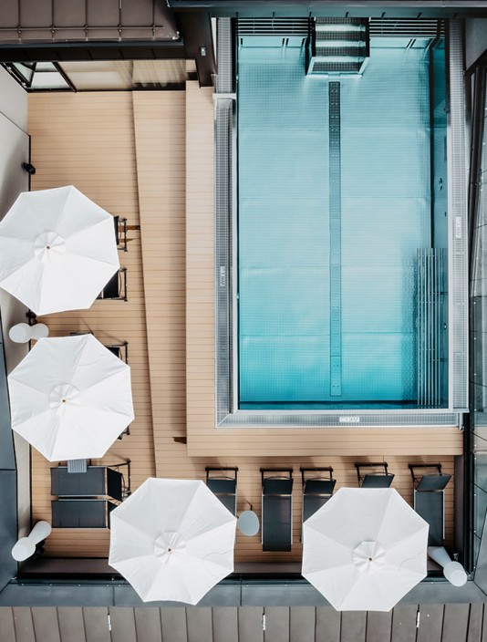 Sky Infinity Pool mit Ansicht von oben