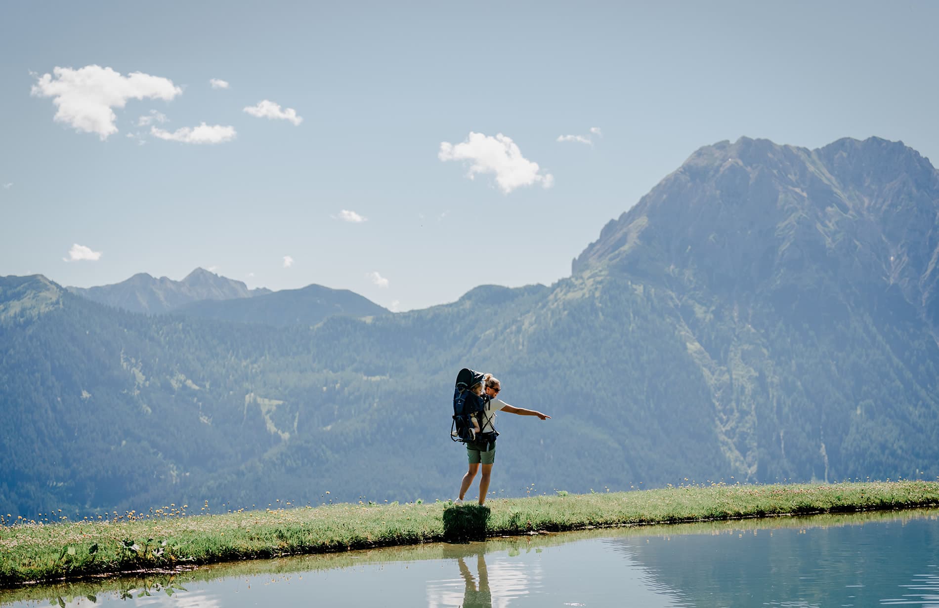 Blick auf die Berge beim Wandern in Kleinarl