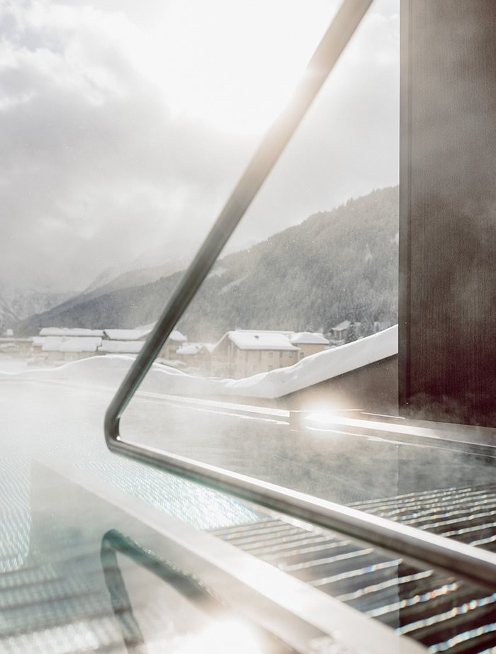 Schwimmen im Infinitypool