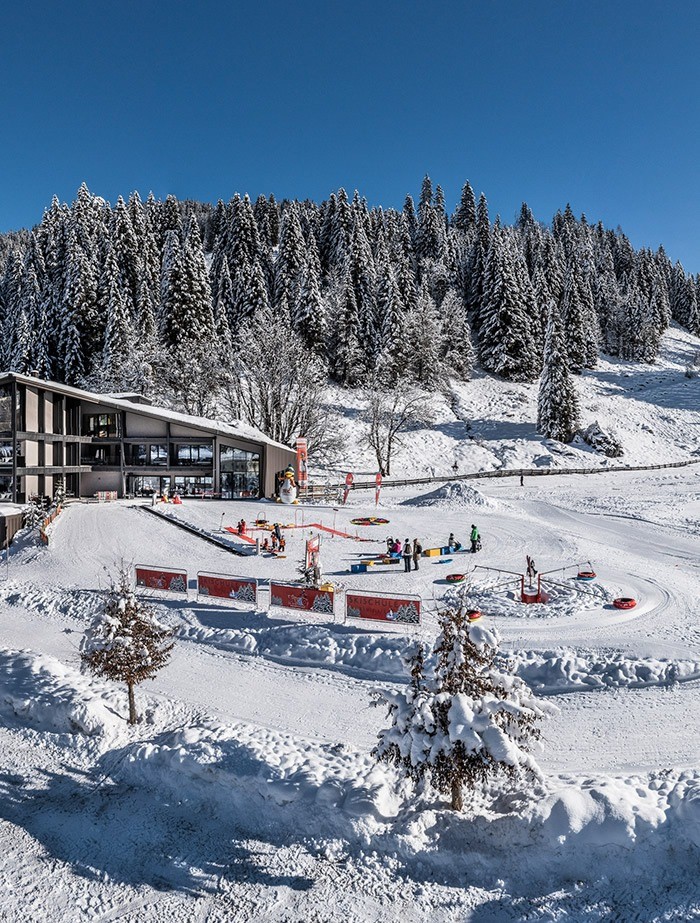 Die Skischule Kleinarl und Schernthaner Sports befinden sich im selben Gebäude wie das Aparthotel JoAnn