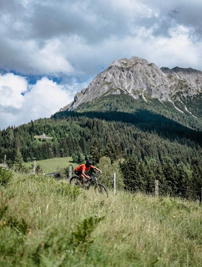Mountainbike-Tour über Almen und Wiesen im Kleinarltal beim Sommerurlaub im Aparthotel JoAnn